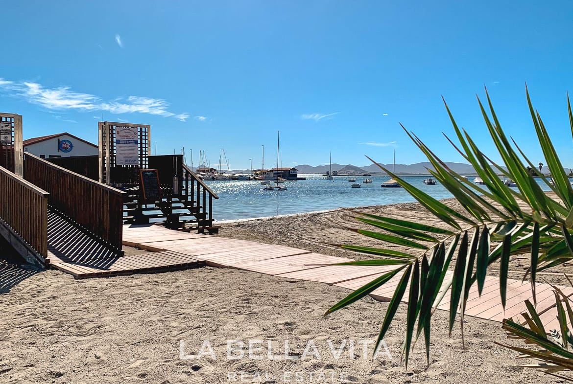 Exclusive New Build Villas with Private Pools for sale just 150 m from the Beach in Los Alcázares, Murcia