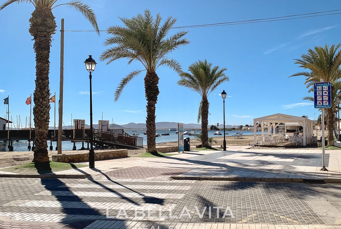 Exclusive New Build Villas with Private Pools for sale just 150 m from the Beach in Los Alcázares, Murcia