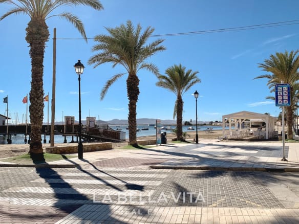 Exclusive New Build Villas with Private Pools for sale just 150 m from the Beach in Los Alcázares, Murcia