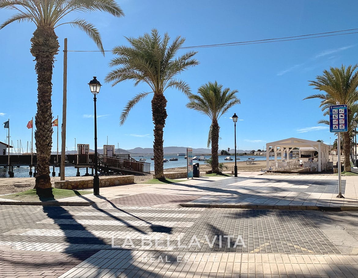 Exclusive New Build Villas with Private Pools for sale just 150 m from the Beach in Los Alcázares, Murcia