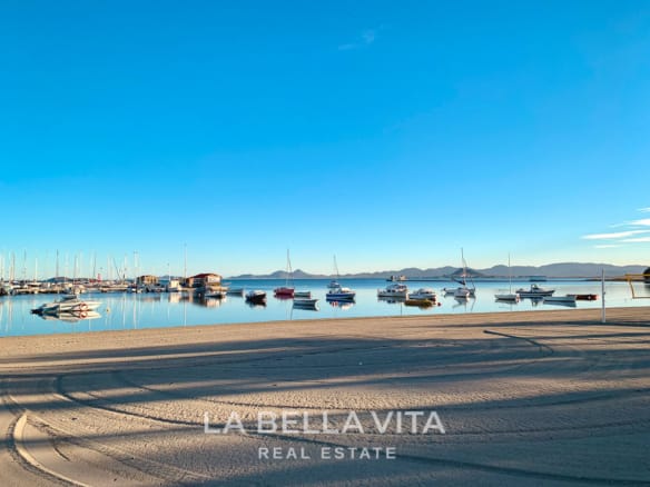 Exclusive New Build Villas with Private Pools for sale just 150 m from the Beach in Los Alcázares, Murcia