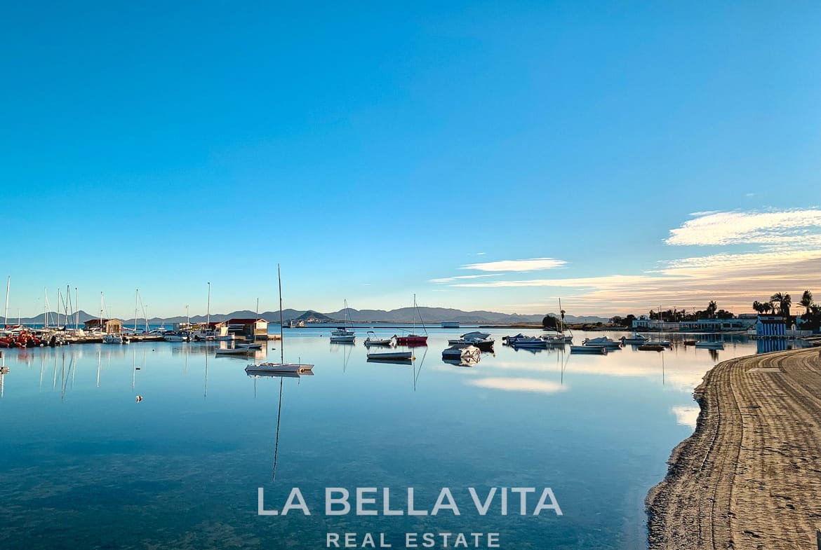 Exclusive New Build Villas with Private Pools for sale just 150 m from the Beach in Los Alcázares, Murcia