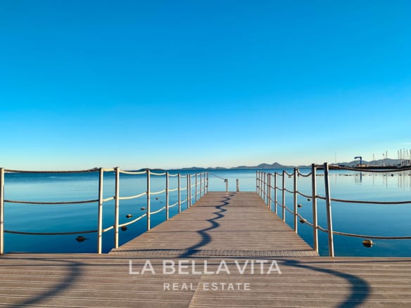 Exclusive New Build Villas with Private Pools for sale just 150 m from the Beach in Los Alcázares, Murcia