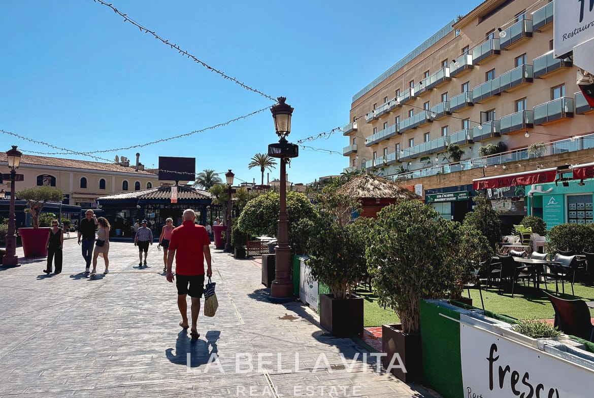 Exclusive New Build Villas with Private Pools for sale just 150 m from the Beach in Los Alcázares, Murcia