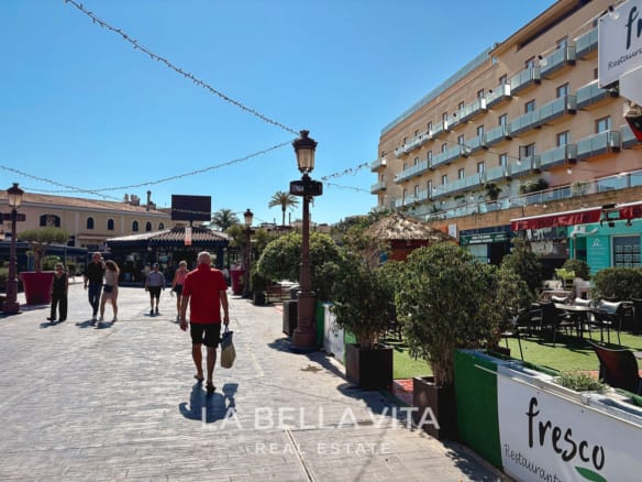 Exclusive New Build Villas with Private Pools for sale just 150 m from the Beach in Los Alcázares, Murcia