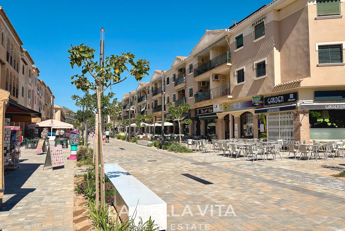 Exclusive New Build Villas with Private Pools for sale just 150 m from the Beach in Los Alcázares, Murcia