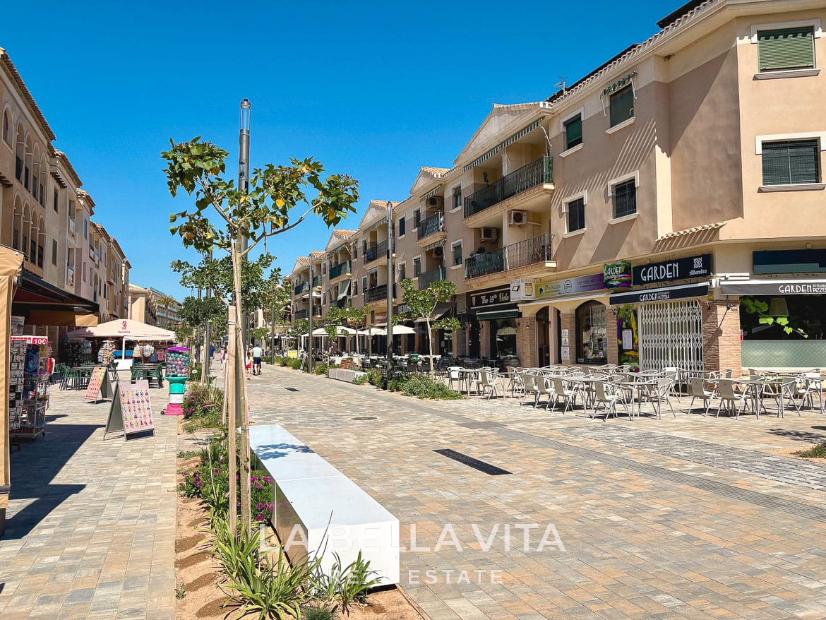 Exclusive New Build Villas with Private Pools for sale just 150 m from the Beach in Los Alcázares, Murcia