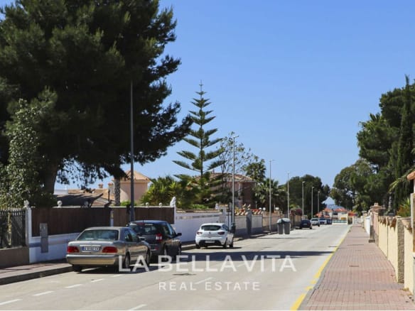 Stunning New Build Mediterranean Villa with Pool just 3 km from the Beach in La Marina Urbanisation, Alicante