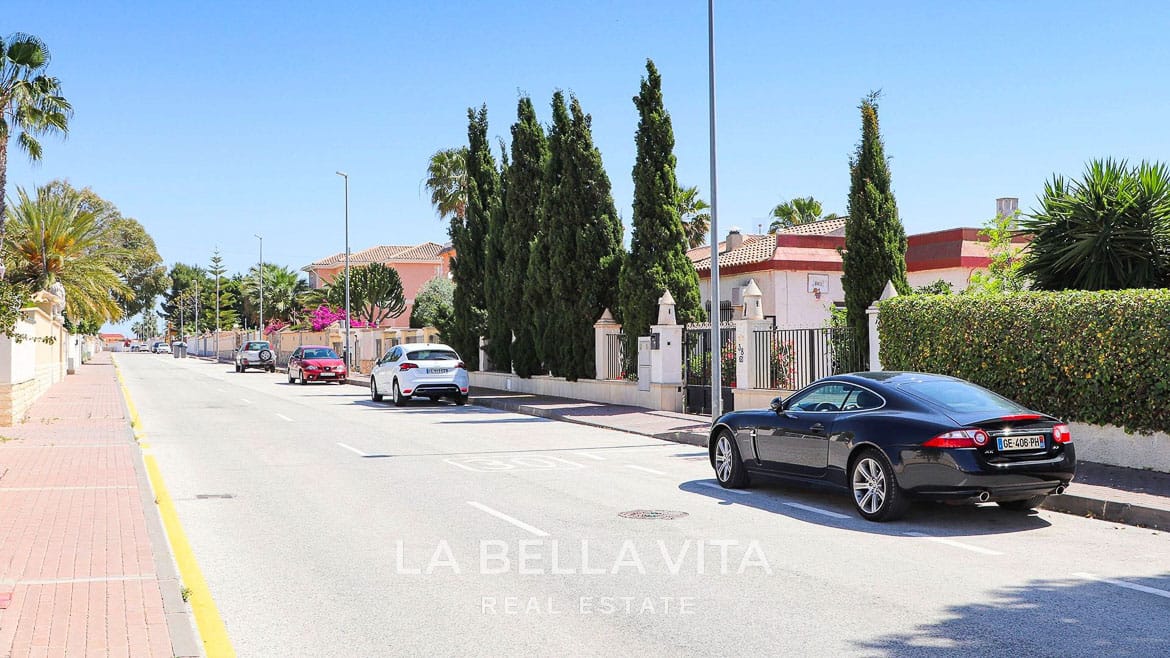 Stunning New Build Mediterranean Villa with Pool just 3 km from the Beach in La Marina Urbanisation, Alicante