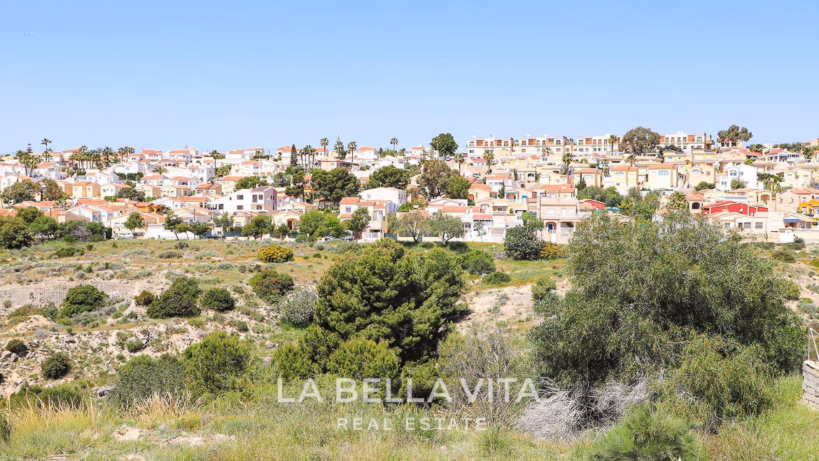 Stunning New Build Mediterranean Villa with Pool just 3 km from the Beach in La Marina Urbanisation, Alicante-12 Stunning New Build Mediterranean Villa with Pool just 3 km from the Beach in La Marina Urbanisation, Alicante