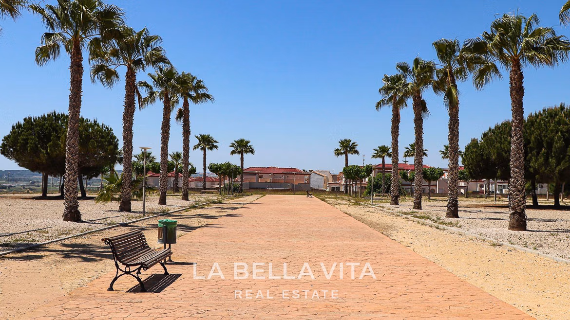 Stunning New Build Mediterranean Villa with Pool just 3 km from the Beach in La Marina Urbanisation, Alicante-13 Stunning New Build Mediterranean Villa with Pool just 3 km from the Beach in La Marina Urbanisation, Alicante