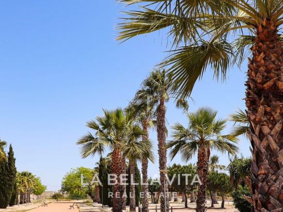 Stunning New Build Mediterranean Villa with Pool just 3 km from the Beach in La Marina Urbanisation, Alicante