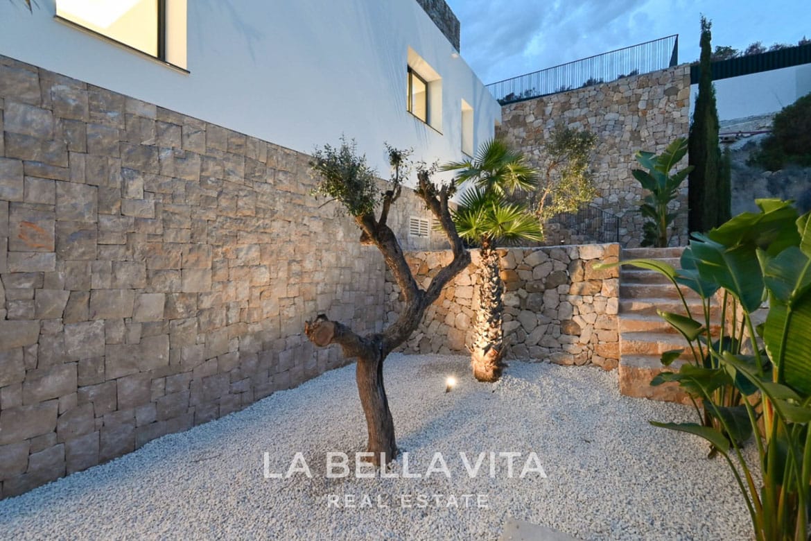 Elevated New Build Key Ready Villa with Panoramic Sea Views for Sale in Calpe