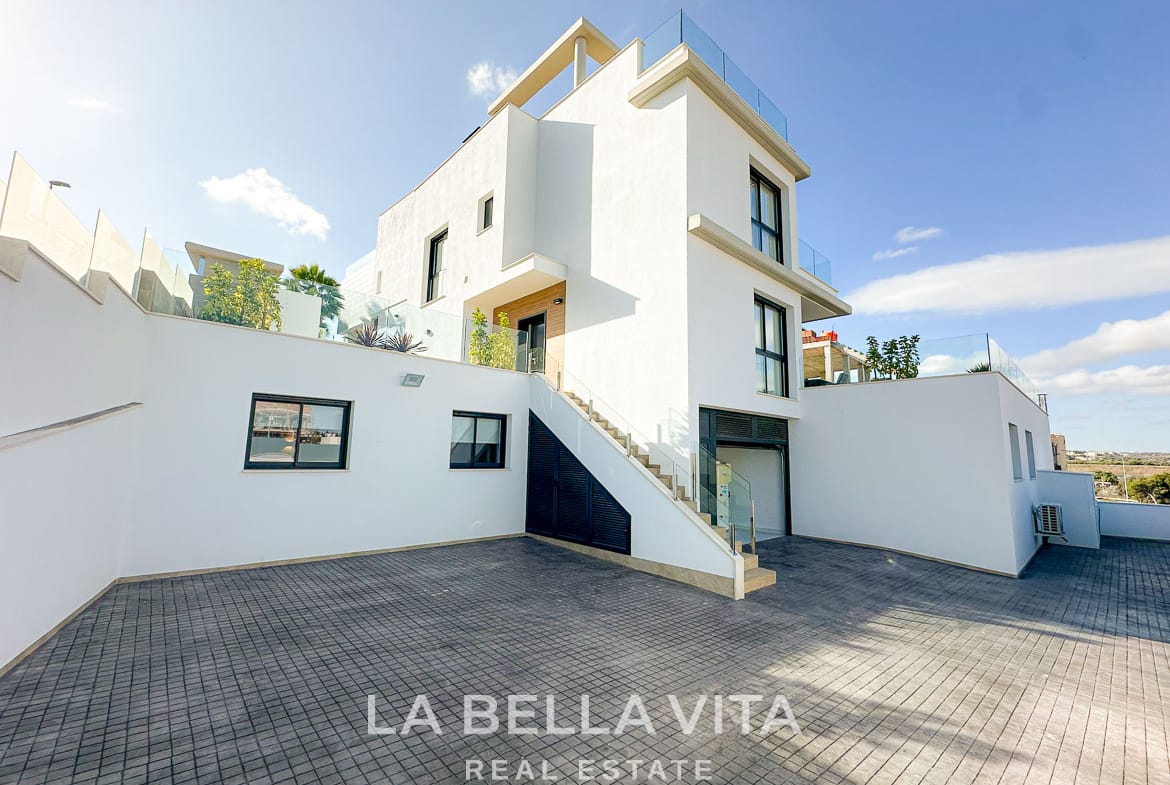Spacious 6-Bedroom Villa for Sale in Campoamor, Orihuela Costa – Lift, Private Pool, Basement & Garage