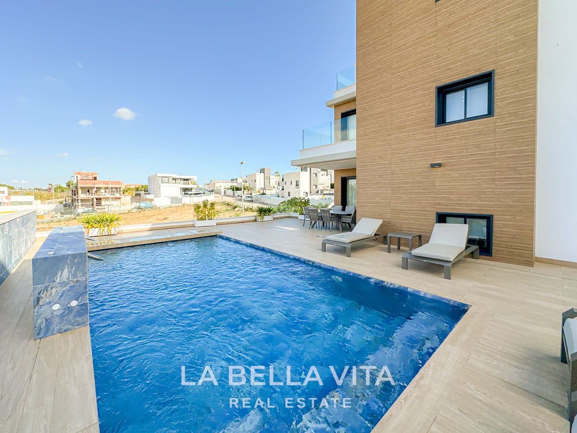 6-Bedroom Villa for Sale in Campoamor, Orihuela Costa – 10 Spacious 6-Bedroom Villa for Sale in Campoamor, Orihuela Costa – Lift, Private Pool, Basement & Garage