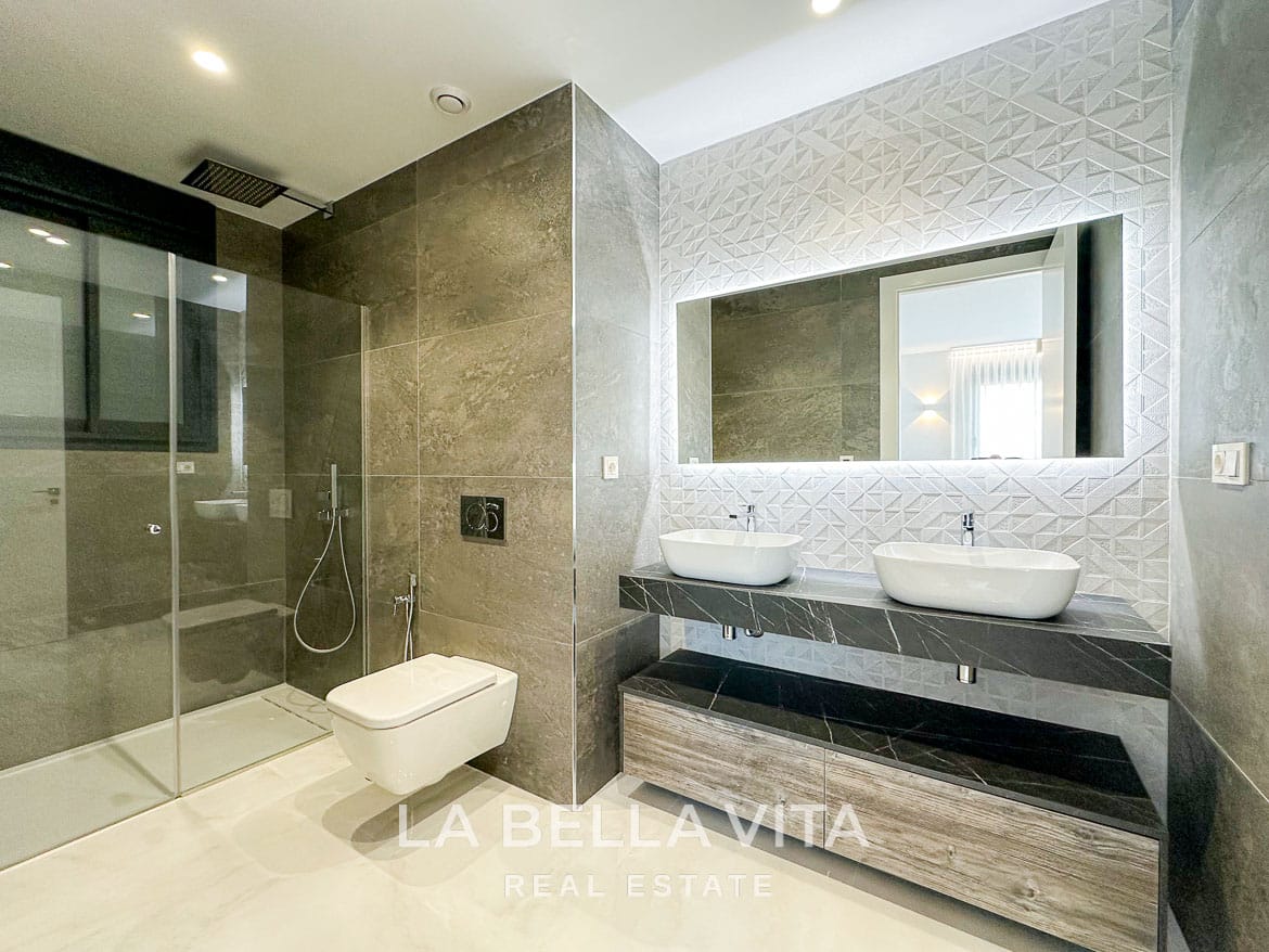 6-Bedroom Villa for Sale in Campoamor, Orihuela Costa – 32