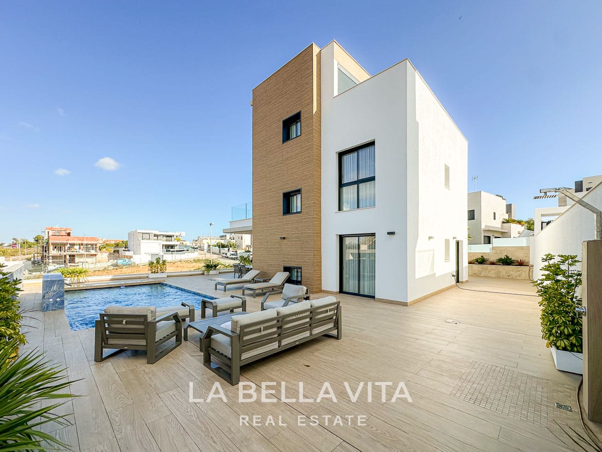 6-Bedroom Villa for Sale in Campoamor, Orihuela Costa – 5 Spacious 6-Bedroom Villa for Sale in Campoamor, Orihuela Costa – Lift, Private Pool, Basement & Garage