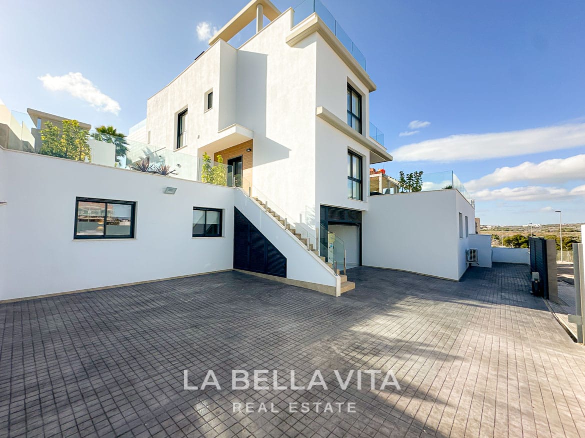 6-Bedroom Villa for Sale in Campoamor, Orihuela Costa – 54