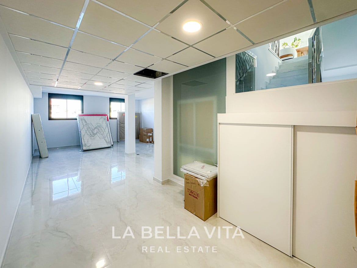 6-Bedroom Villa for Sale in Campoamor, Orihuela Costa – 60