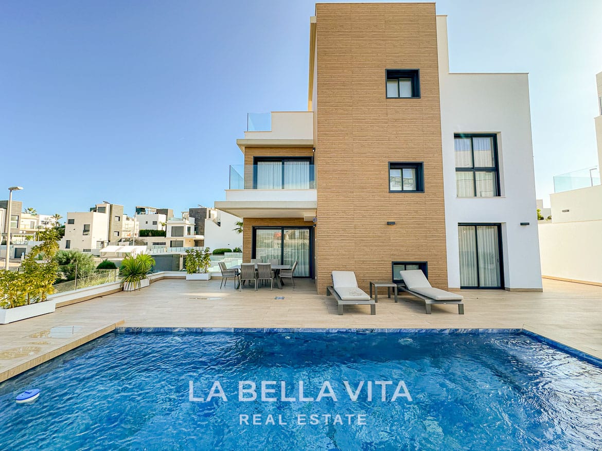 6-Bedroom Villa for Sale in Campoamor, Orihuela Costa – 7 Spacious 6-Bedroom Villa for Sale in Campoamor, Orihuela Costa – Lift, Private Pool, Basement & Garage