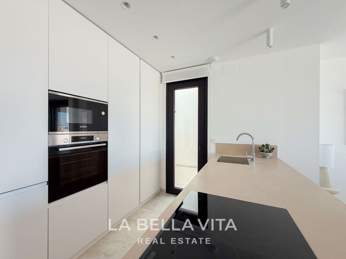 Bright modern kitchen with sleek cabinetry and integrated appliances in new build villas with private pool in Aguas Nuevas, Torrevieja