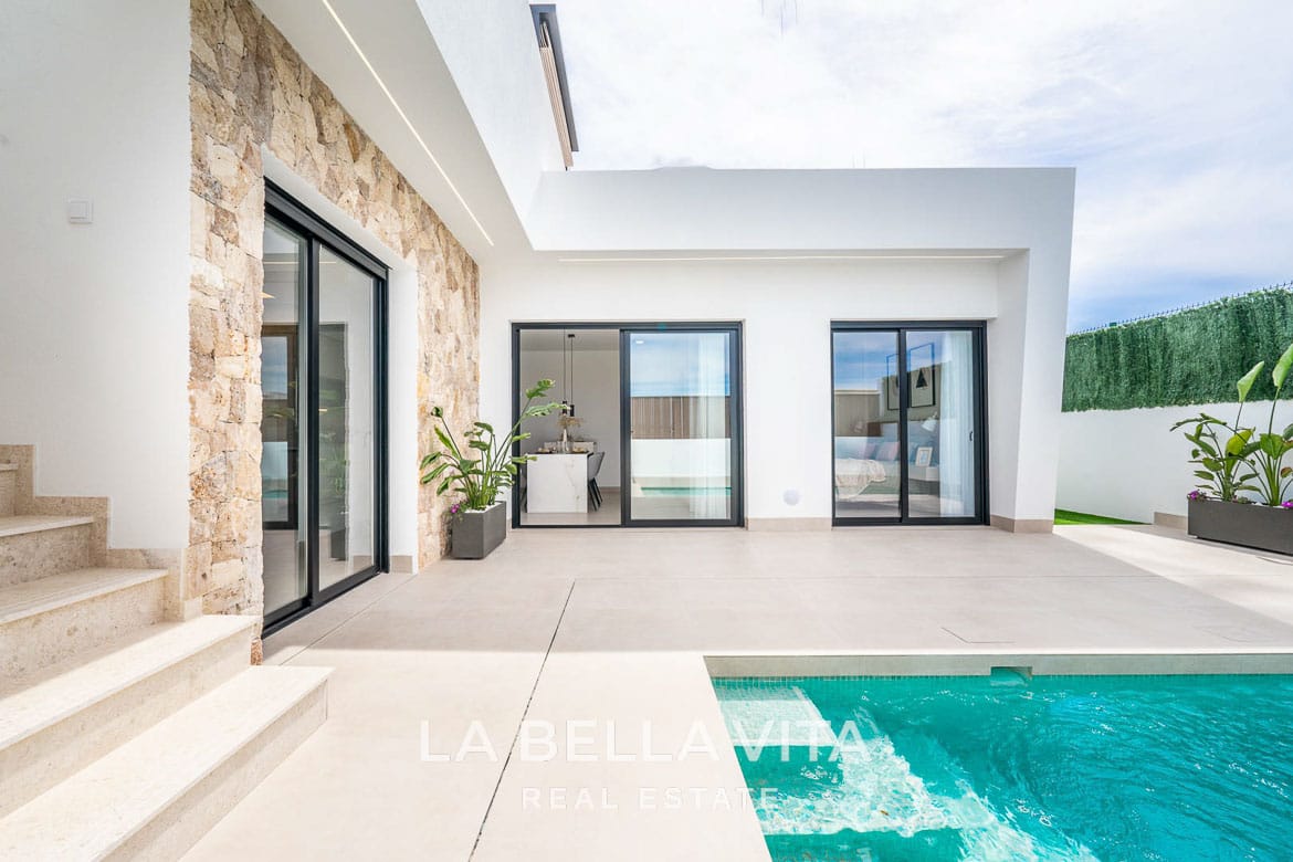 Single-Level New Build Villas for Sale in Roldán – Private Pool, Solarium & Village Lifestyle