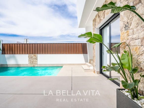 Single-Level New Build Villas for Sale in Roldán – Private Pool, Solarium & Village Lifestyle