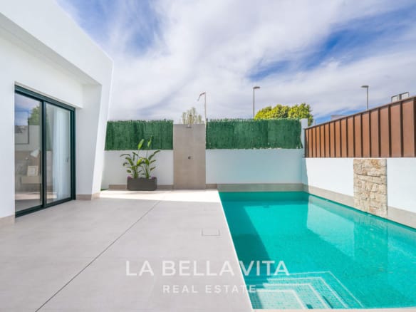 Single-Level New Build Villas for Sale in Roldán – Private Pool, Solarium & Village Lifestyle