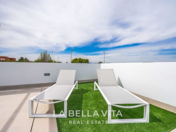 Single-Level New Build Villas for Sale in Roldán – Private Pool, Solarium & Village Lifestyle