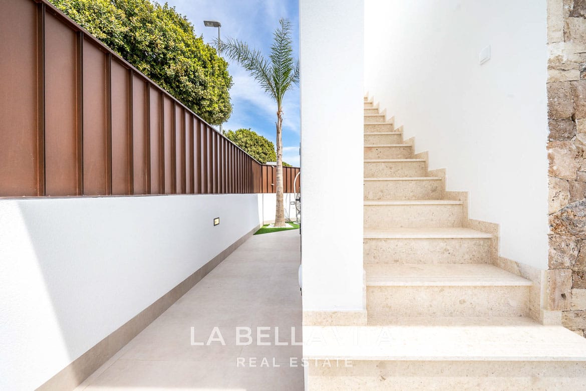 Single-Level New Build Villas for Sale in Roldán – Private Pool, Solarium & Village Lifestyle