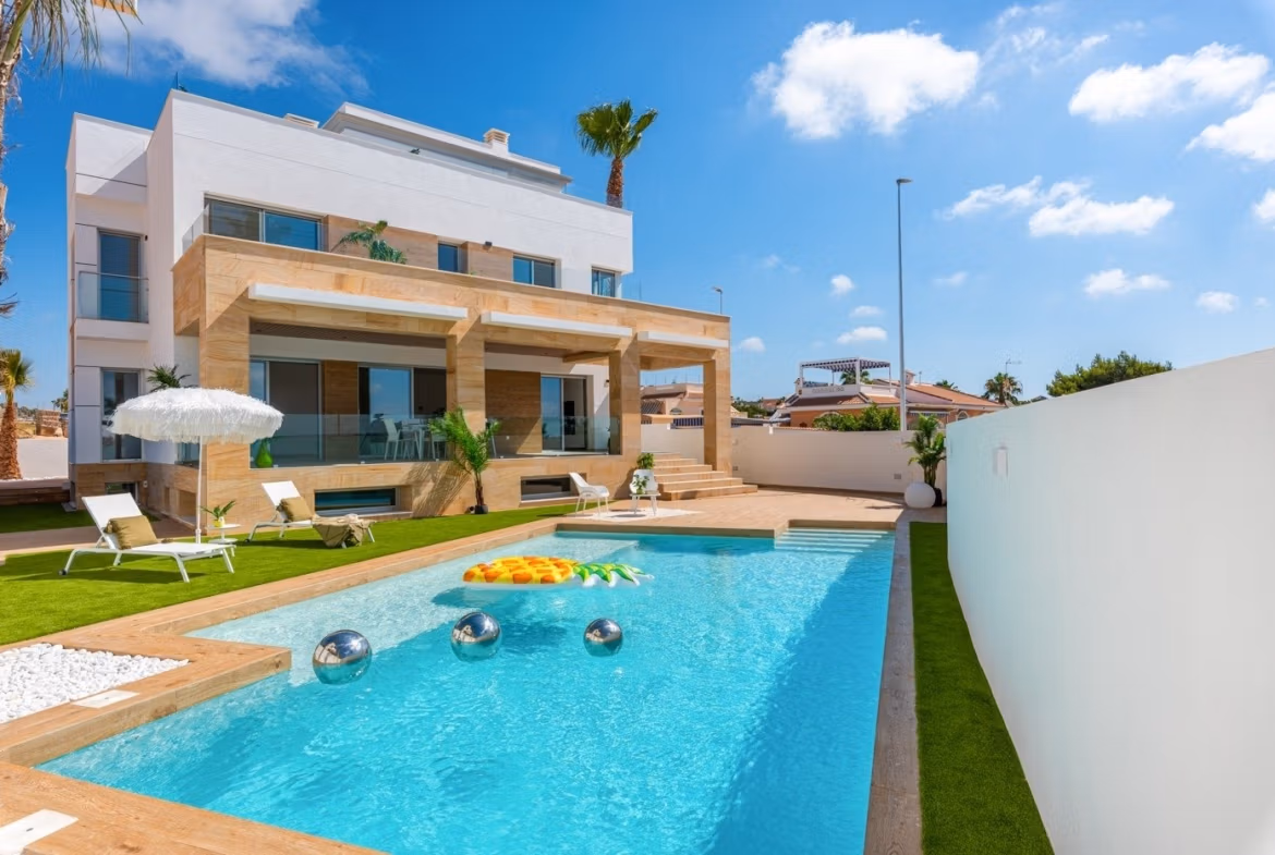 Elegant 4 Bedroom New Build Villa with Private Pool for Sale in Ciudad Quesada