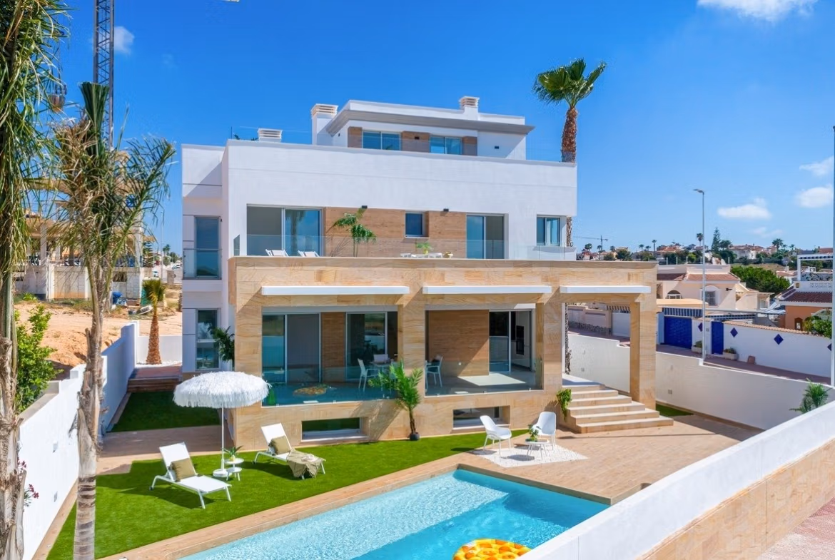 Elegant 4 Bedroom New Build Villa with Private Pool for Sale in Ciudad Quesada