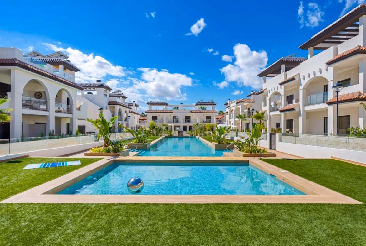 NEW BUILD RESIDENTIAL COMPLEX IN ROJALES