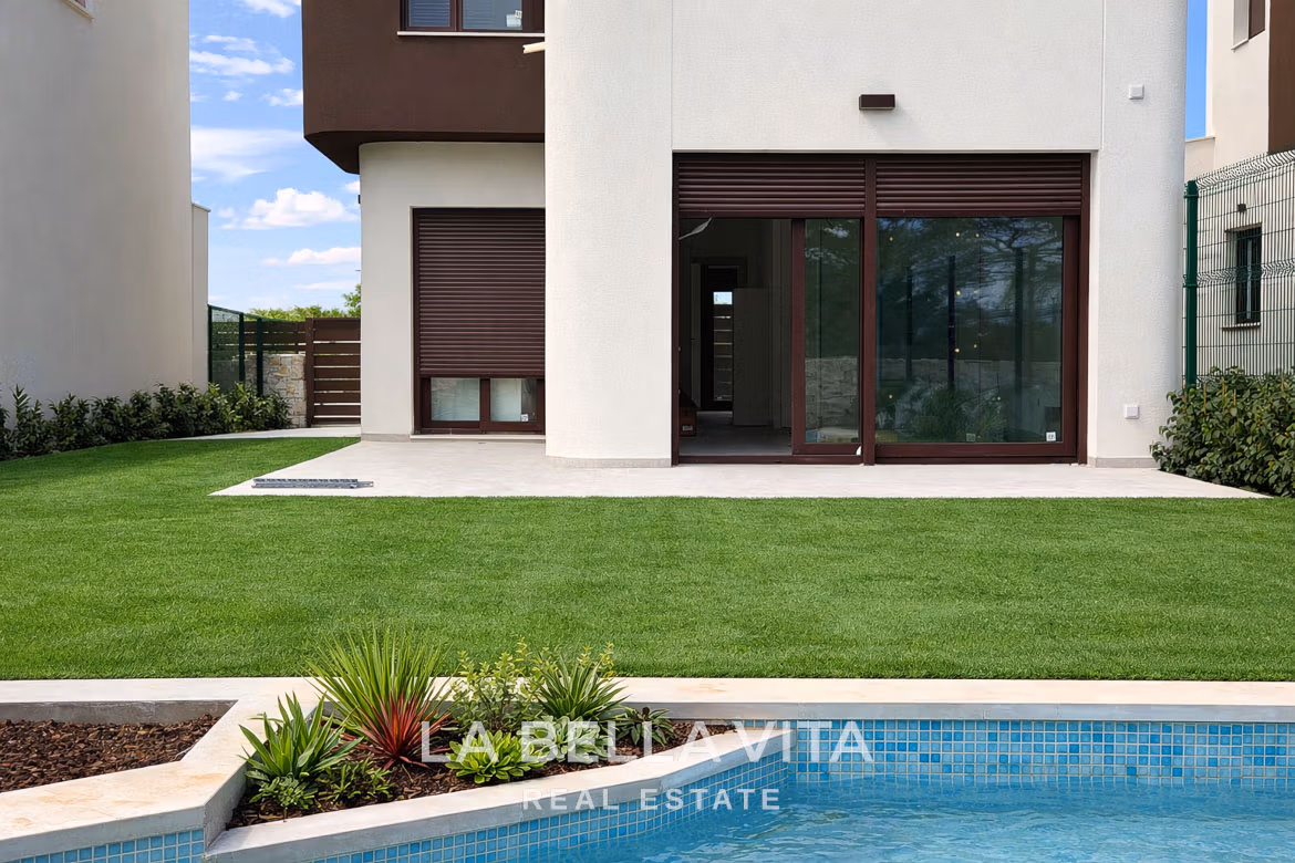 New Build Frontline Villas with Private Pool for Sale in Lo Romero Golf, Pilar de la Horadada