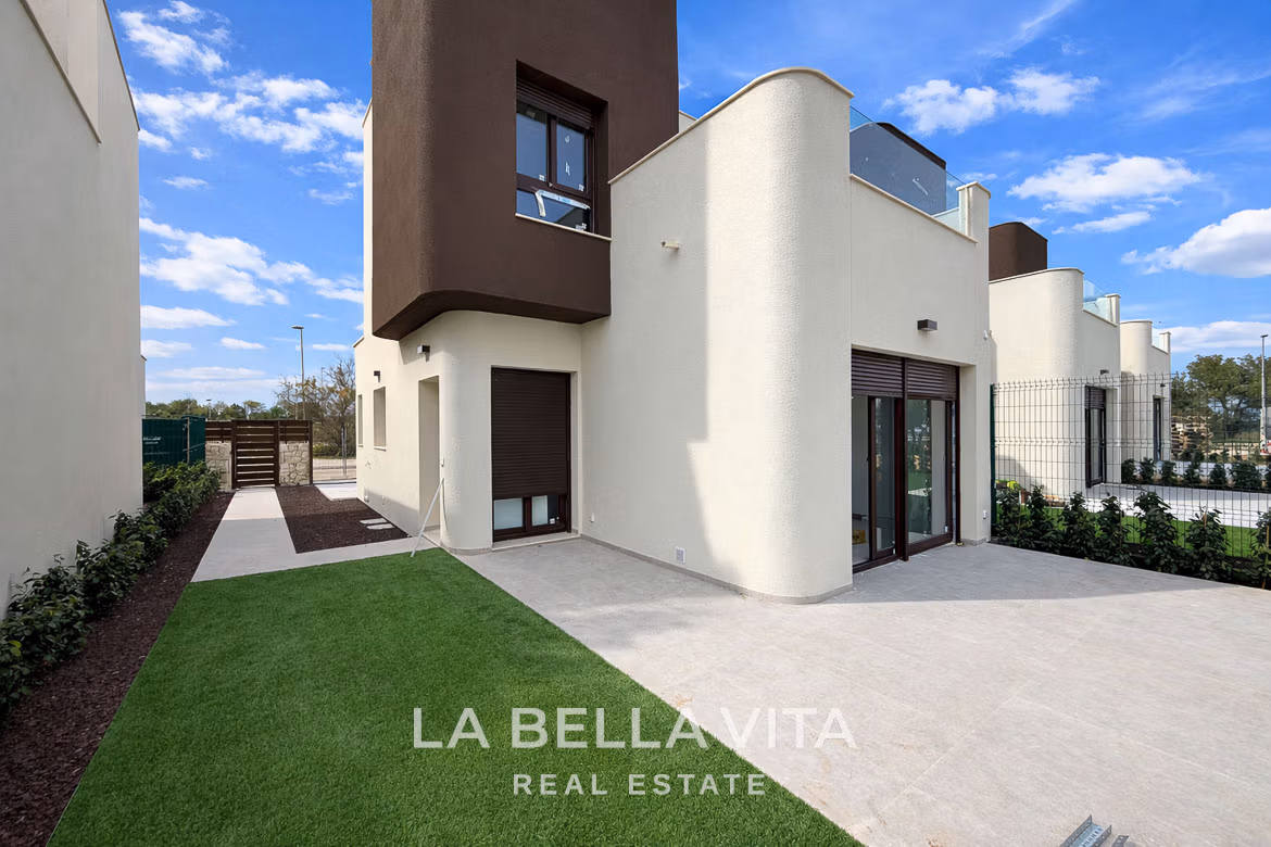 New Build Frontline Villas with Private Pool for Sale in Lo Romero Golf, Pilar de la Horadada