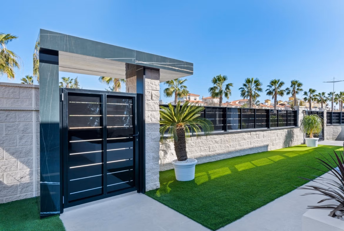 New Build Luxury Detached Villas for Sale in La Finca Golf, Algorfa