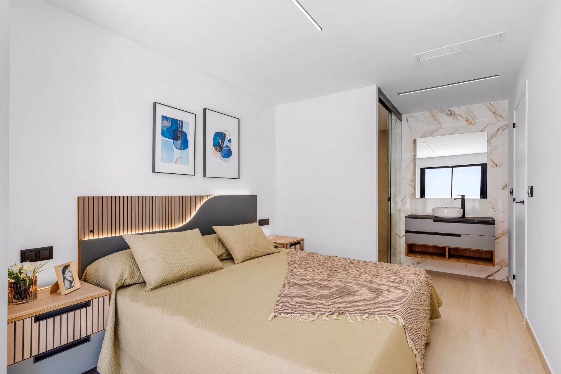 New-Build-Tourist-Licensed-Apartments-with-Lagoon-Views-in-El-Raso-Guardamar-del-Segura-19 2 slaapkamers toeristenappartement op de bovenste verdieping met privé zonnestudio te koop in El Raso