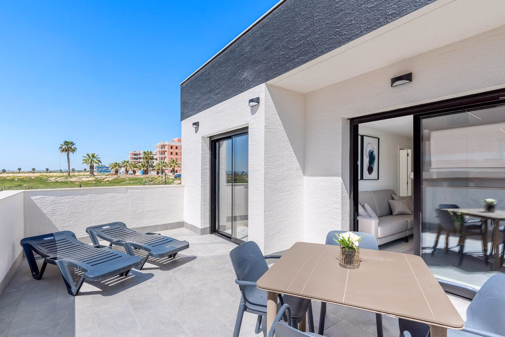 New-Build-Tourist-Licensed-Apartments-with-Lagoon-Views-in-El-Raso-Guardamar-del-Segura-21 2 slaapkamers toeristenappartement op de bovenste verdieping met privé zonnestudio te koop in El Raso