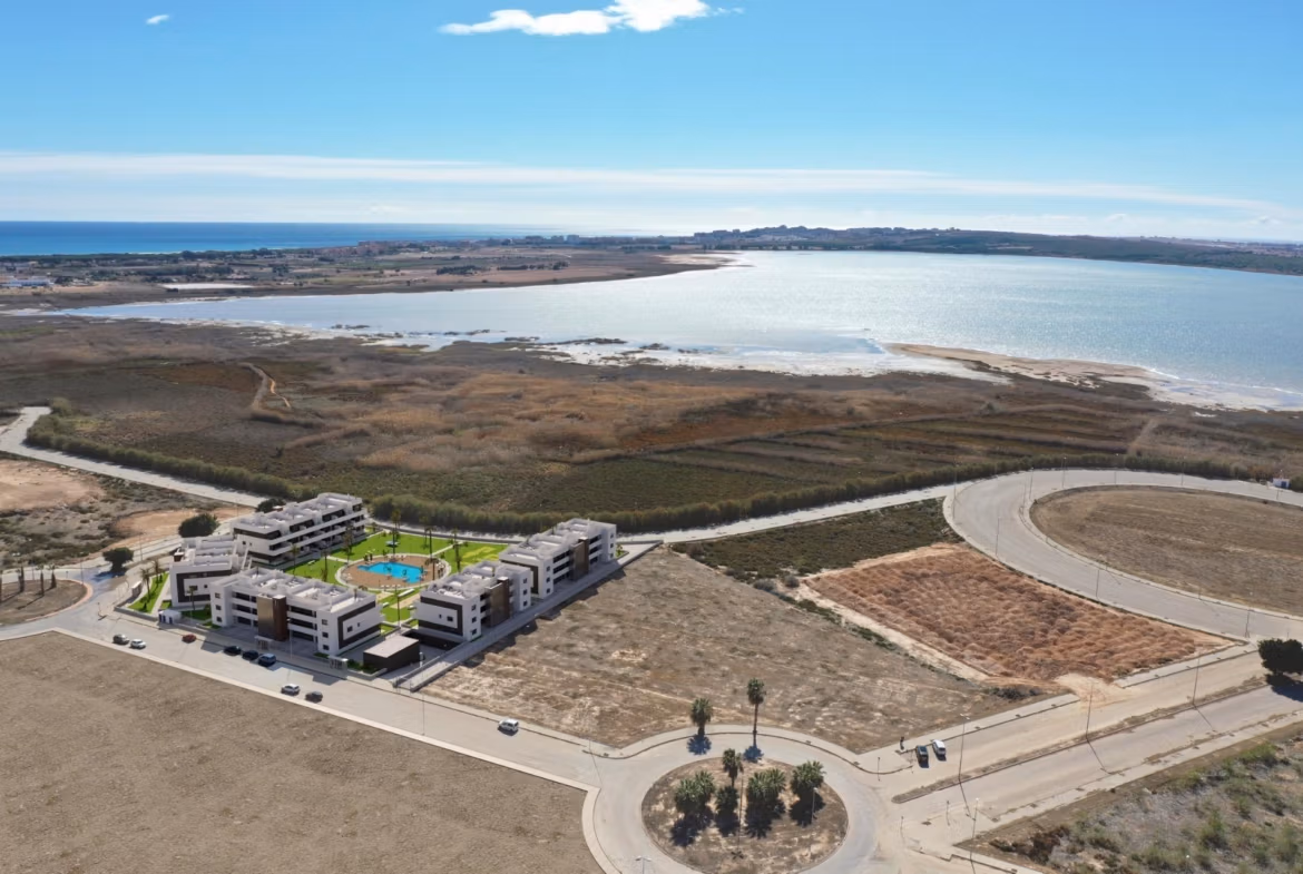 New-Build-Tourist-Licensed-Apartments-with-Lagoon-Views-in-El-Raso-Guardamar-del-Segura-3
