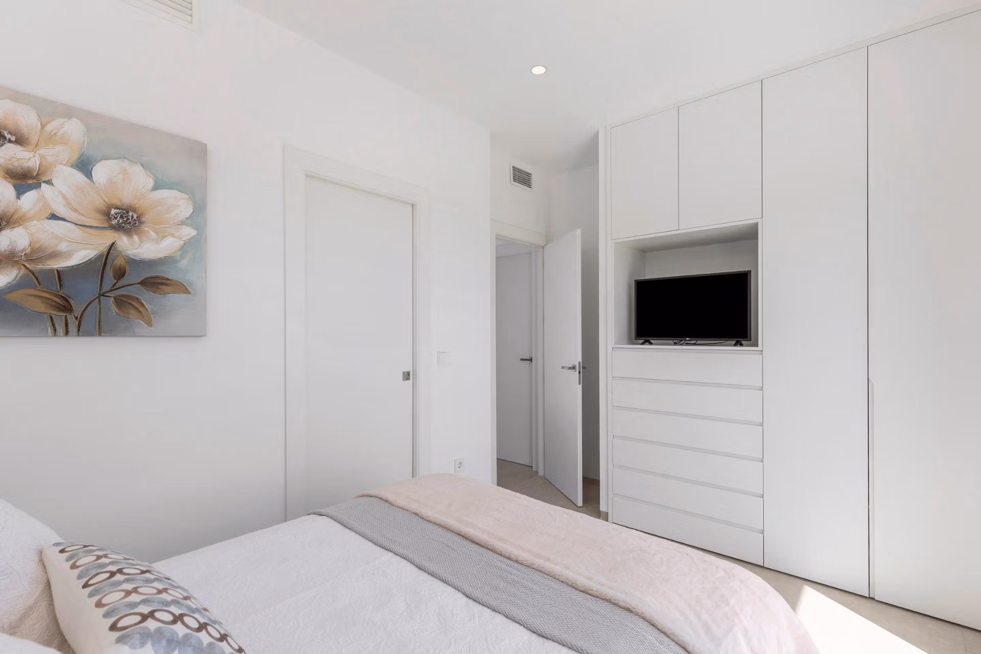 New Build 3 Bedroom Single Level Villas for Sale Near La Serena Golf, Los Alcazares