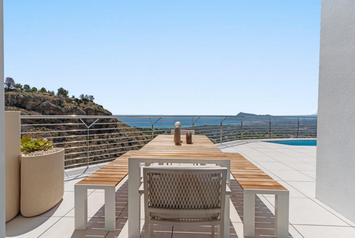 Luxury-villa-in-Altea-with-sea-views-and-a-private-swimming-pool-3