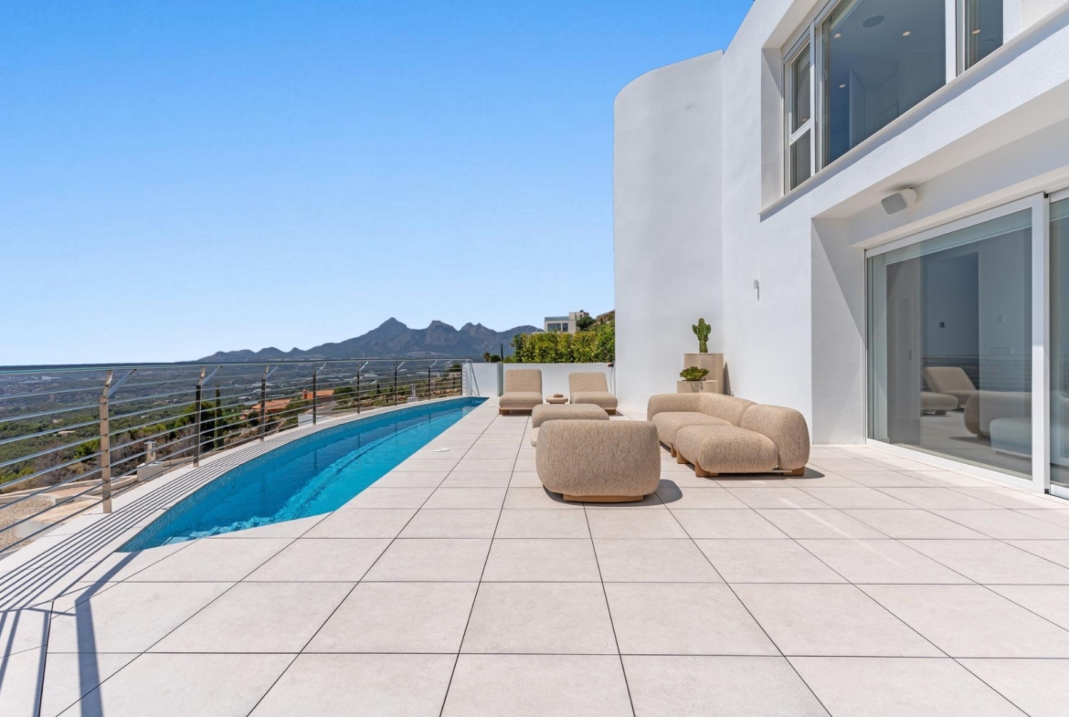 Luxury-villa-in-Altea-with-sea-views-and-a-private-swimming-pool-4