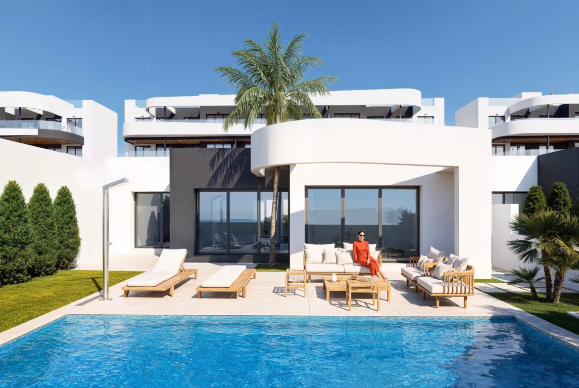 Second Phase: New Build 2 and 3 bedroom frontline golf Apartments for Sale in La Serena Golf, Los Alcázares