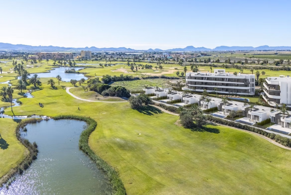 First Phase: New Build 2 and 3 bedroom Apartments for Sale in La Serena Golf, Los Alcázares