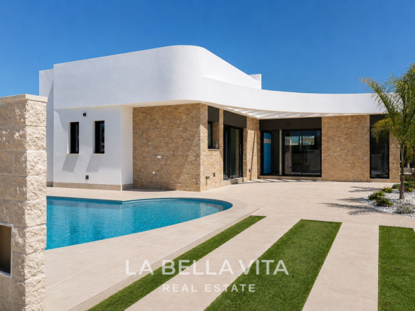 Elegant single-storey villa with curved architecture and a shimmering private pool in sunlit Los Montesinos, Costa Blanca.