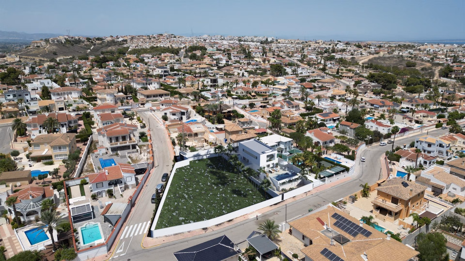 New-Build-Villa-in-Rojales-–-Modern-Design-and-Prime-Location-25 Впечатляваща нова вила с 3 спални, собствен басейн, сутерен и двоен гараж за продажба в Сиудад Кесада, Рохалес