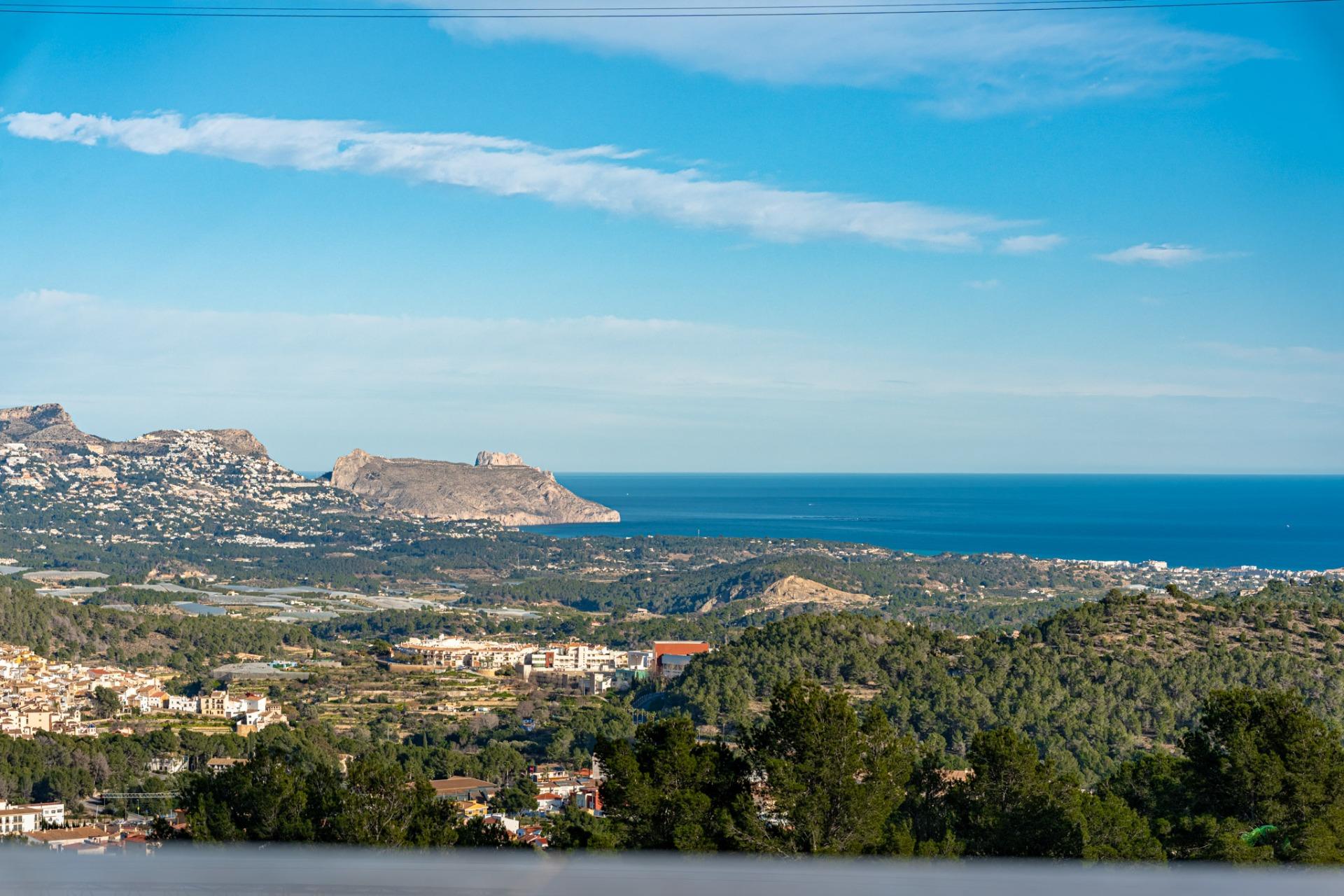 Impresionante villa de obra nueva con vistas al mar y piscina privada en venta en Polop