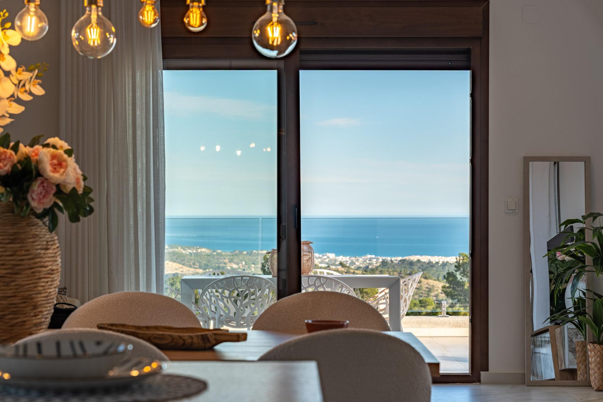 Impresionante villa de obra nueva con vistas al mar y piscina privada en venta en Polop