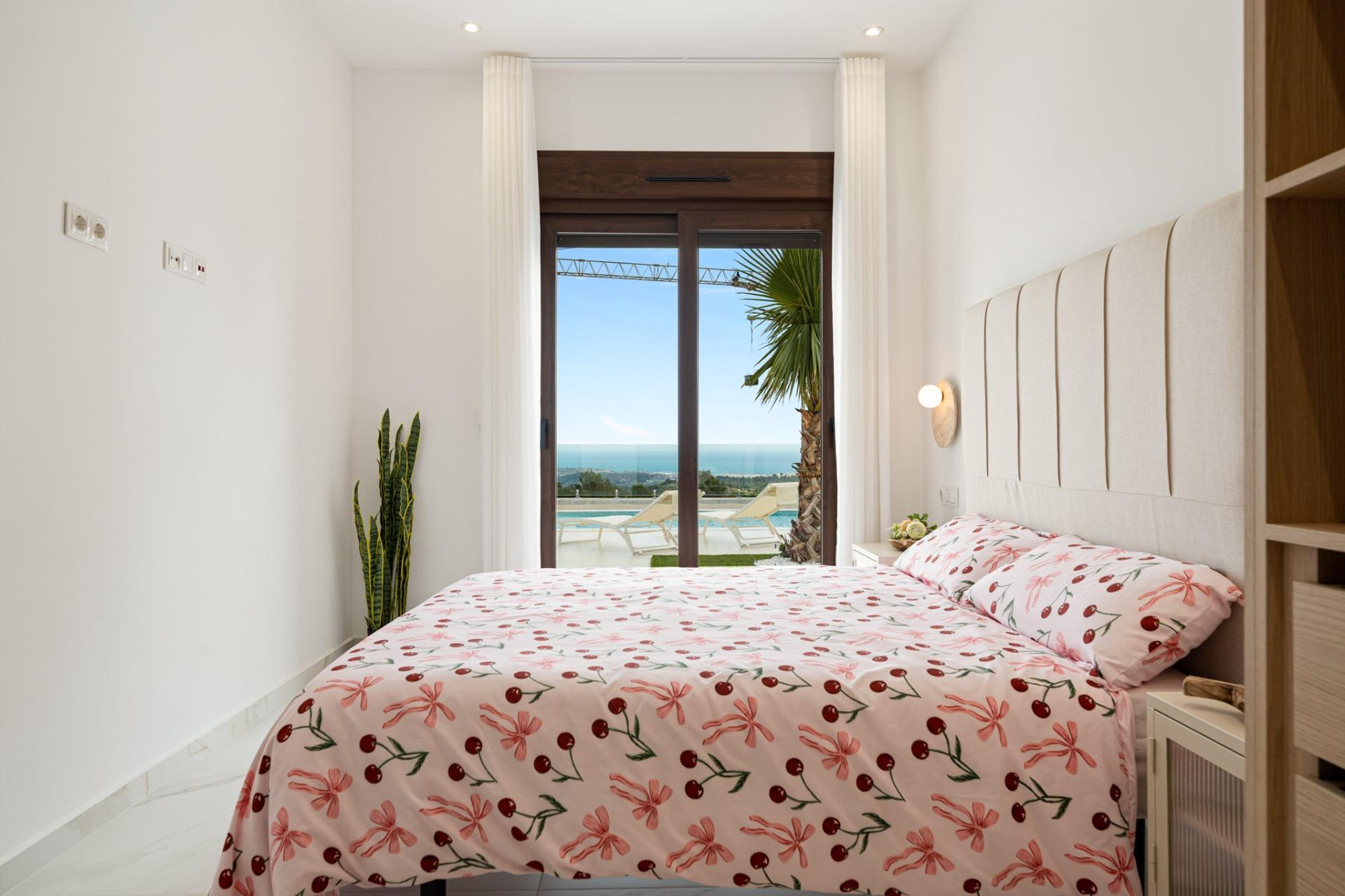 Impresionante villa de obra nueva con vistas al mar y piscina privada en venta en Polop