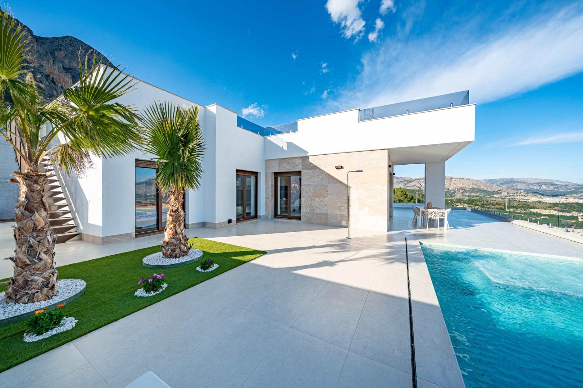 Impresionante villa de obra nueva con vistas al mar y piscina privada en venta en Polop